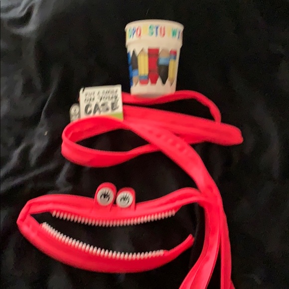 WHAT IS THIS?? ITS A ZIPIT POUCH - Picture 3 of 3